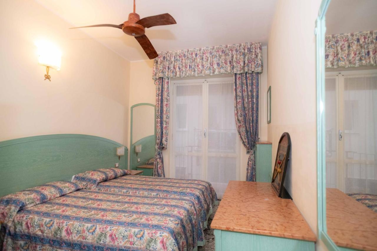 Hotel Magnolia Альбенга Экстерьер фото