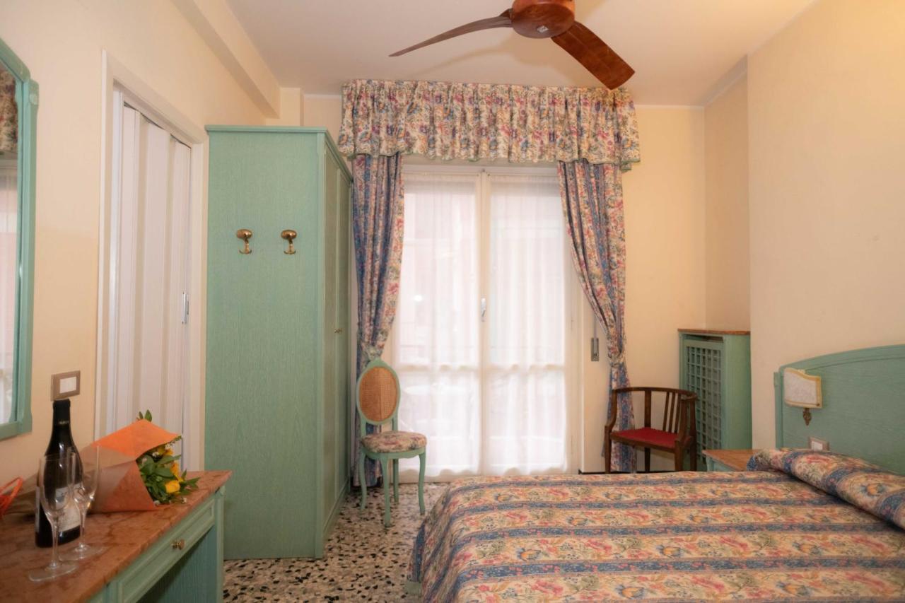Hotel Magnolia Альбенга Экстерьер фото