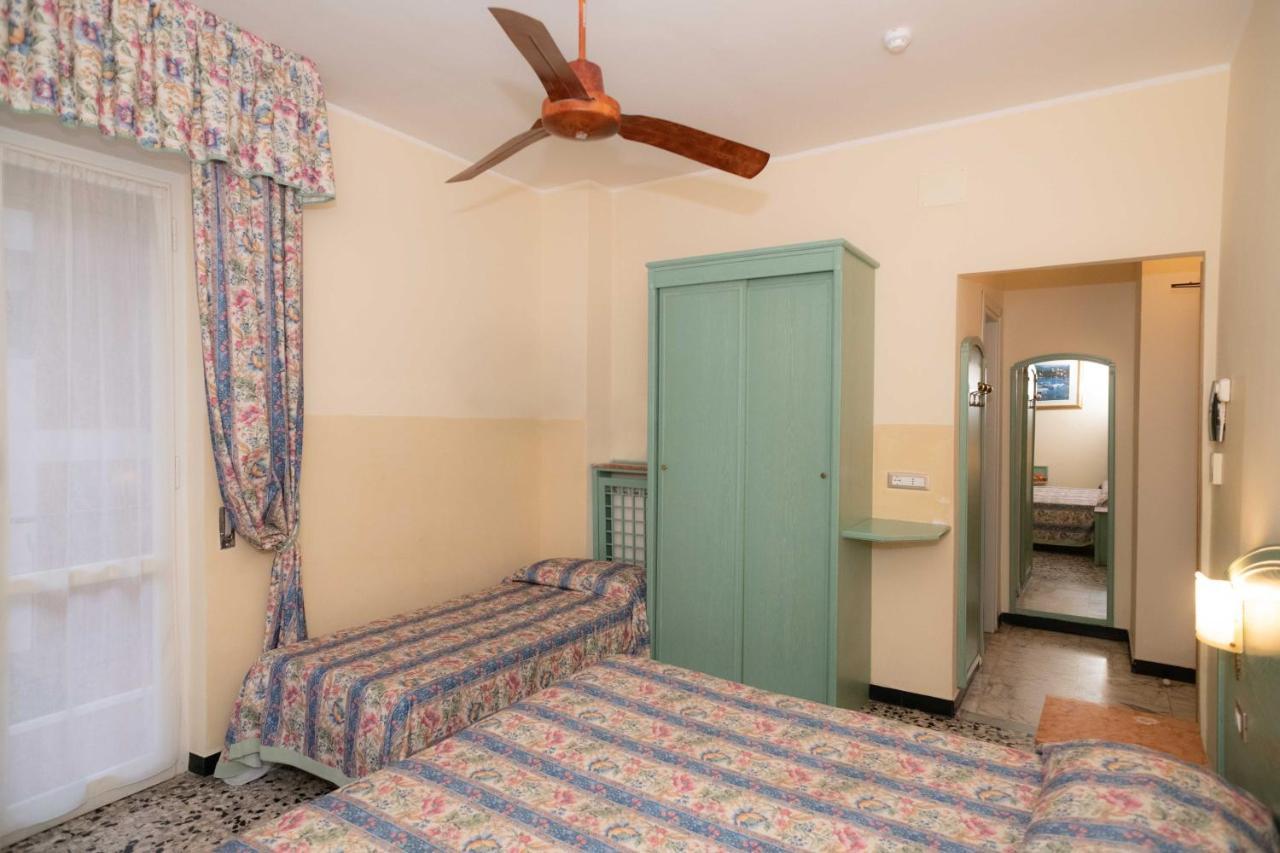 Hotel Magnolia Альбенга Экстерьер фото