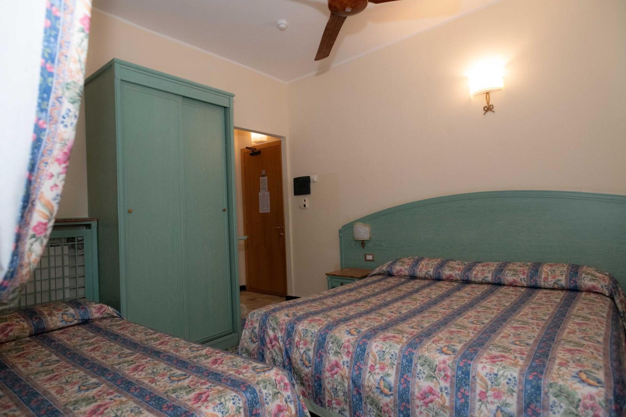Hotel Magnolia Альбенга Экстерьер фото