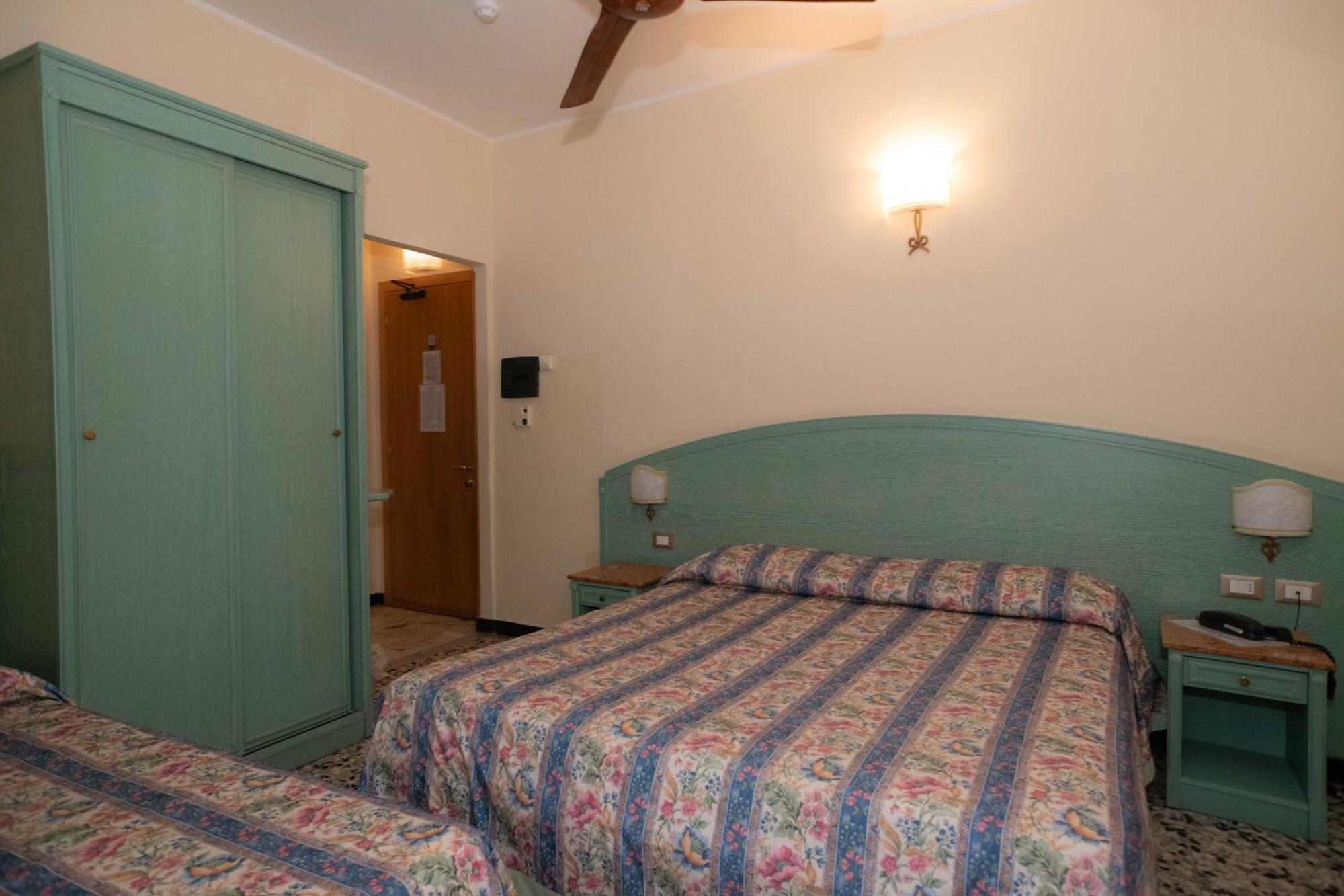 Hotel Magnolia Альбенга Экстерьер фото
