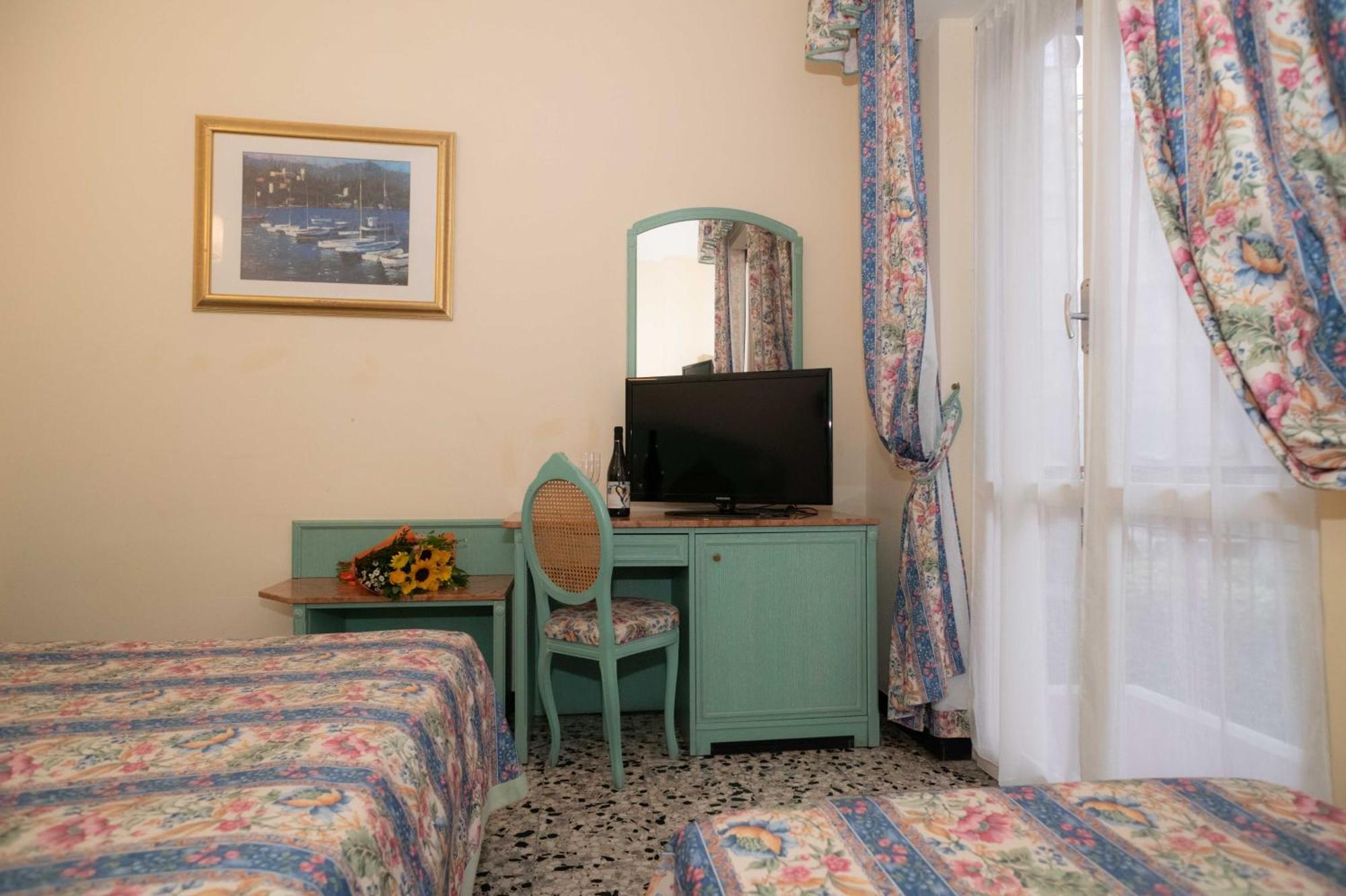 Hotel Magnolia Альбенга Экстерьер фото