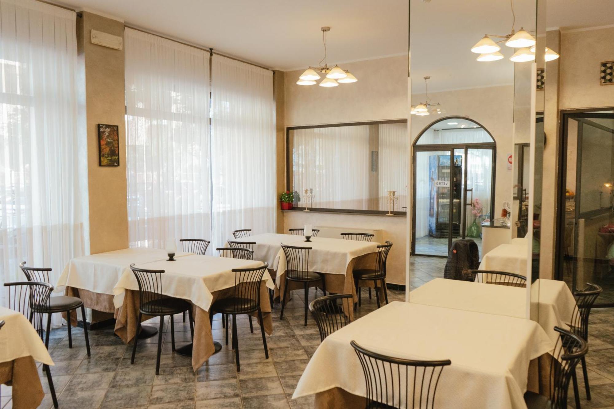 Hotel Magnolia Альбенга Экстерьер фото